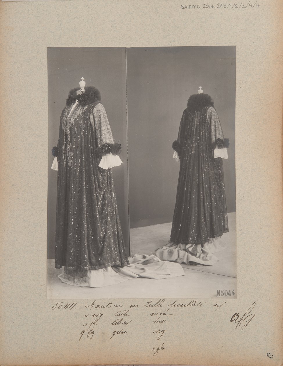 Albüm Sayfası: House of Worth, Mantle by Photographer French