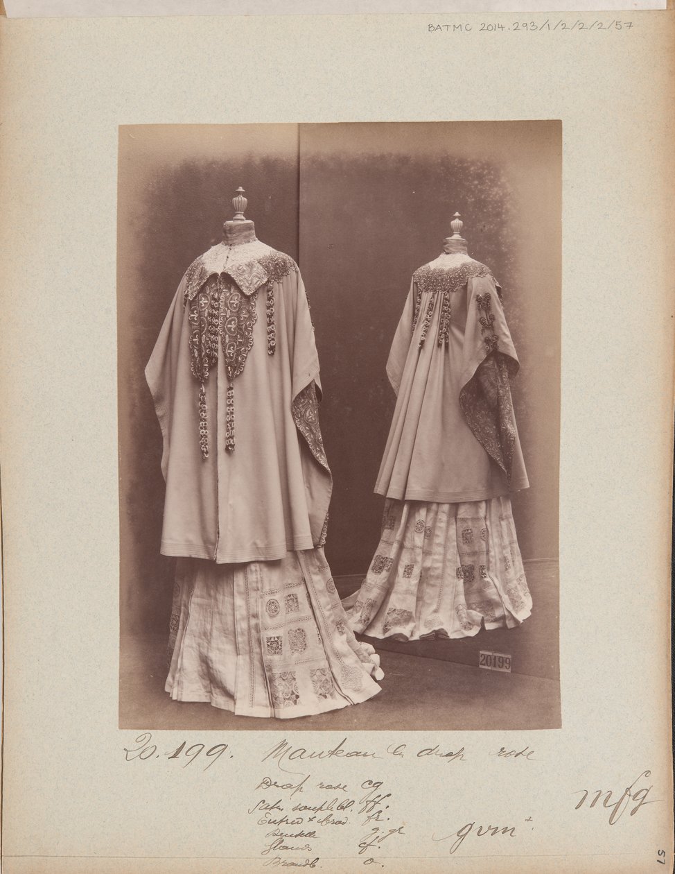Albüm Sayfası: House of Worth, Mantle by Photographer French