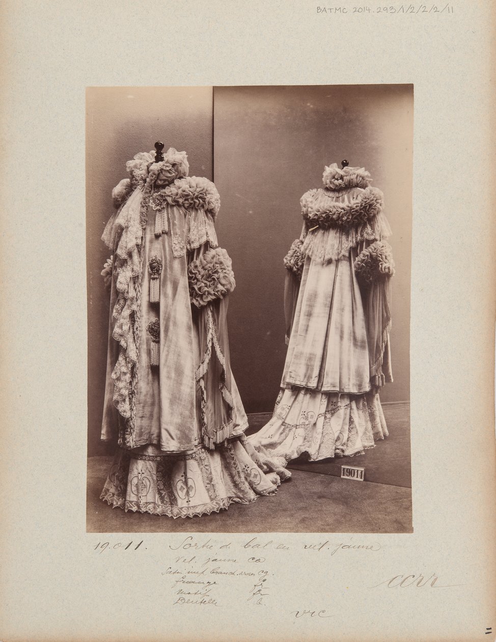 Albüm Sayfası: House of Worth, Sortie de Bal by Photographer French