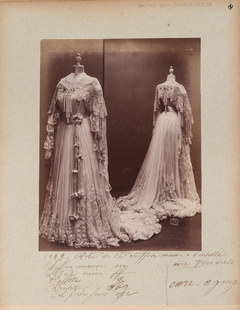 Albüm Sayfası: House of Worth, Çay Elbisesi by Photographer French