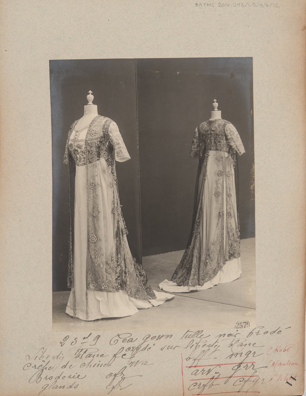 Albüm Sayfası: House of Worth, Çay Elbisesi by Photographer French