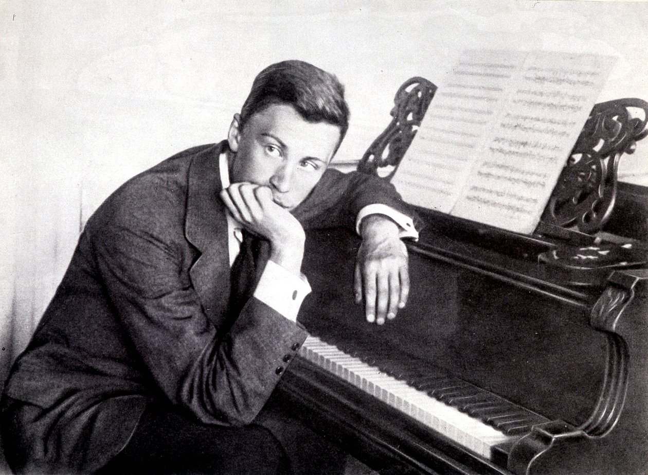 Sergei Prokofiev ve piyanosu by Photographer French