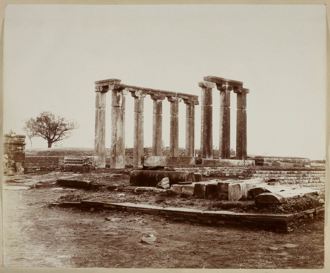 Sanchi, Tapınak 18, kuzeybatıdan genel görünüm by Photographer Indian