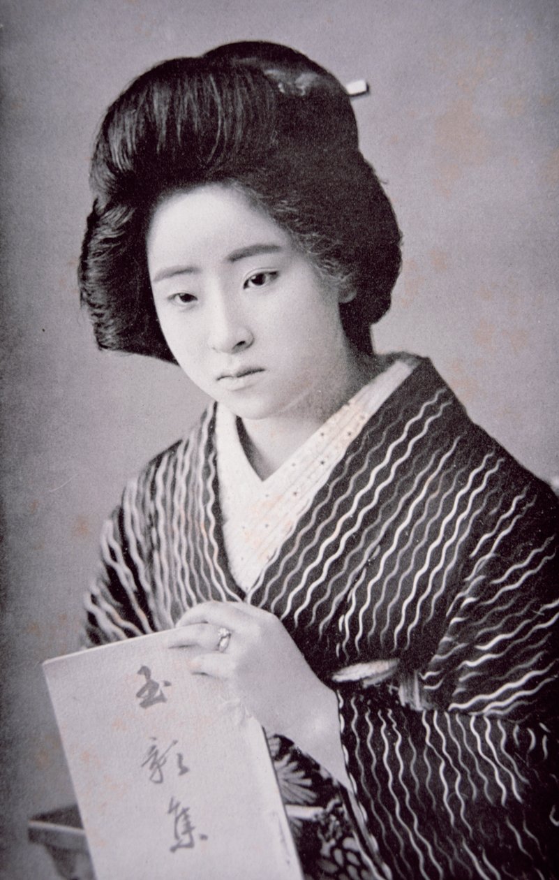 Japon Kız, c.1910 (s/b fotoğraf) by Photographer Japanese