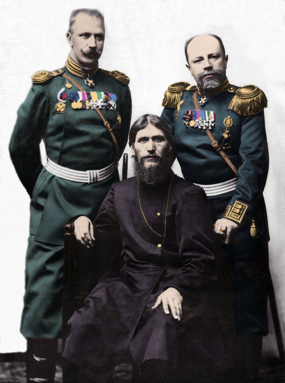 Kaptan von Lohman ve Prens Albay Putyatin ile Rasputin (Rasputin) (1869-1916) olarak bilinen Grigory (Grigory) lefimovich Novykh. (Soldan sağa: Prens Mikhail Putyatin, Grigory Rasputin ve Albay D Loman) by Photographer Russian