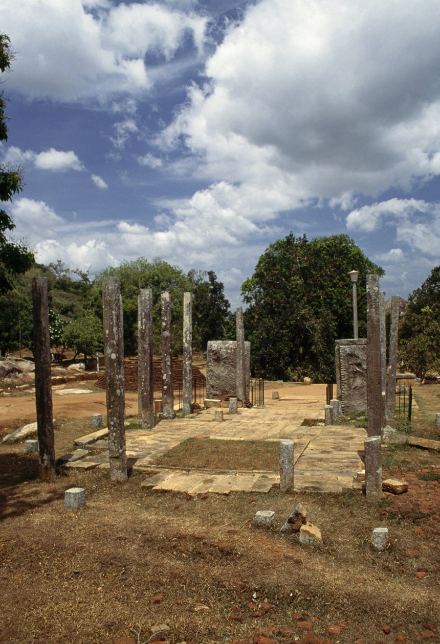 Kalıntı odası, Mihintale, Anuradhapura, Sri Lanka yakınlarında by Blaise Nicolas Le Sueur