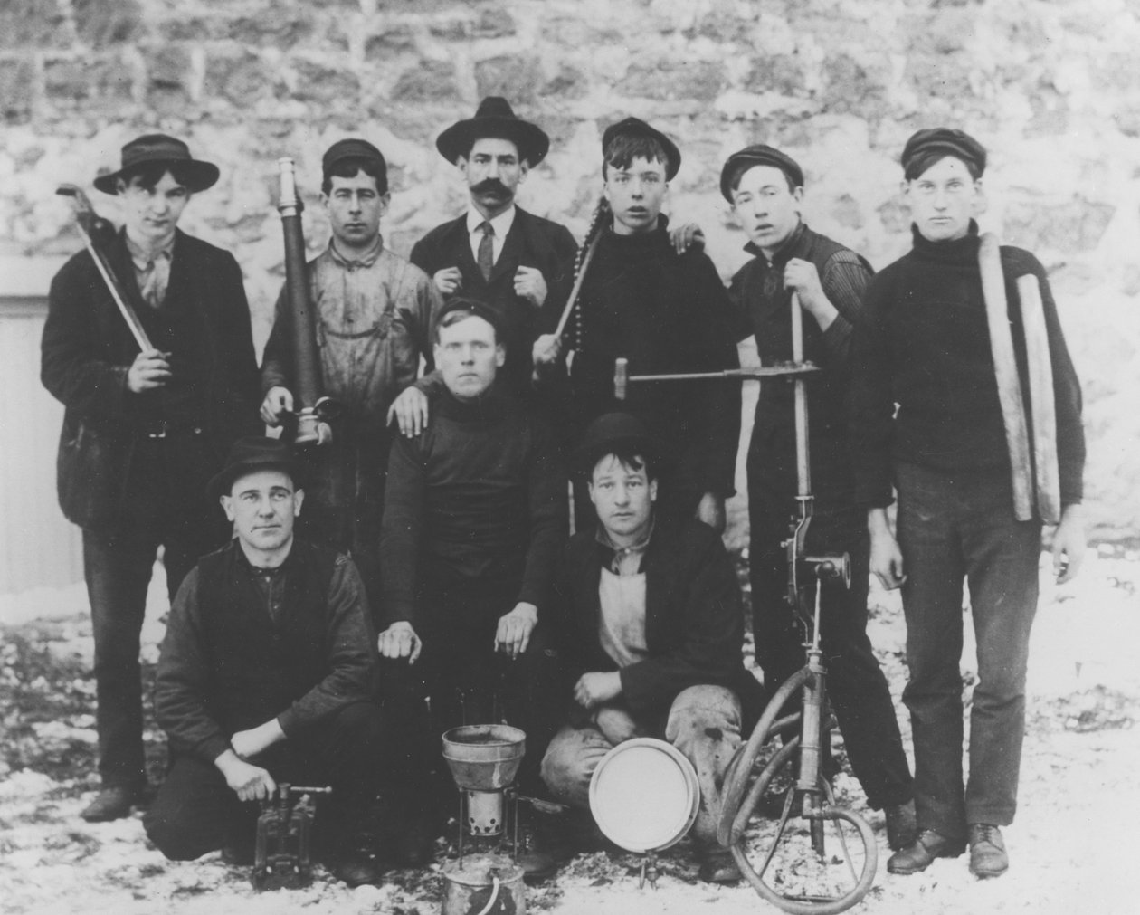WF Lynch ve boru tesisatçısı grubu, 1905 by Pierre A. Gentieu