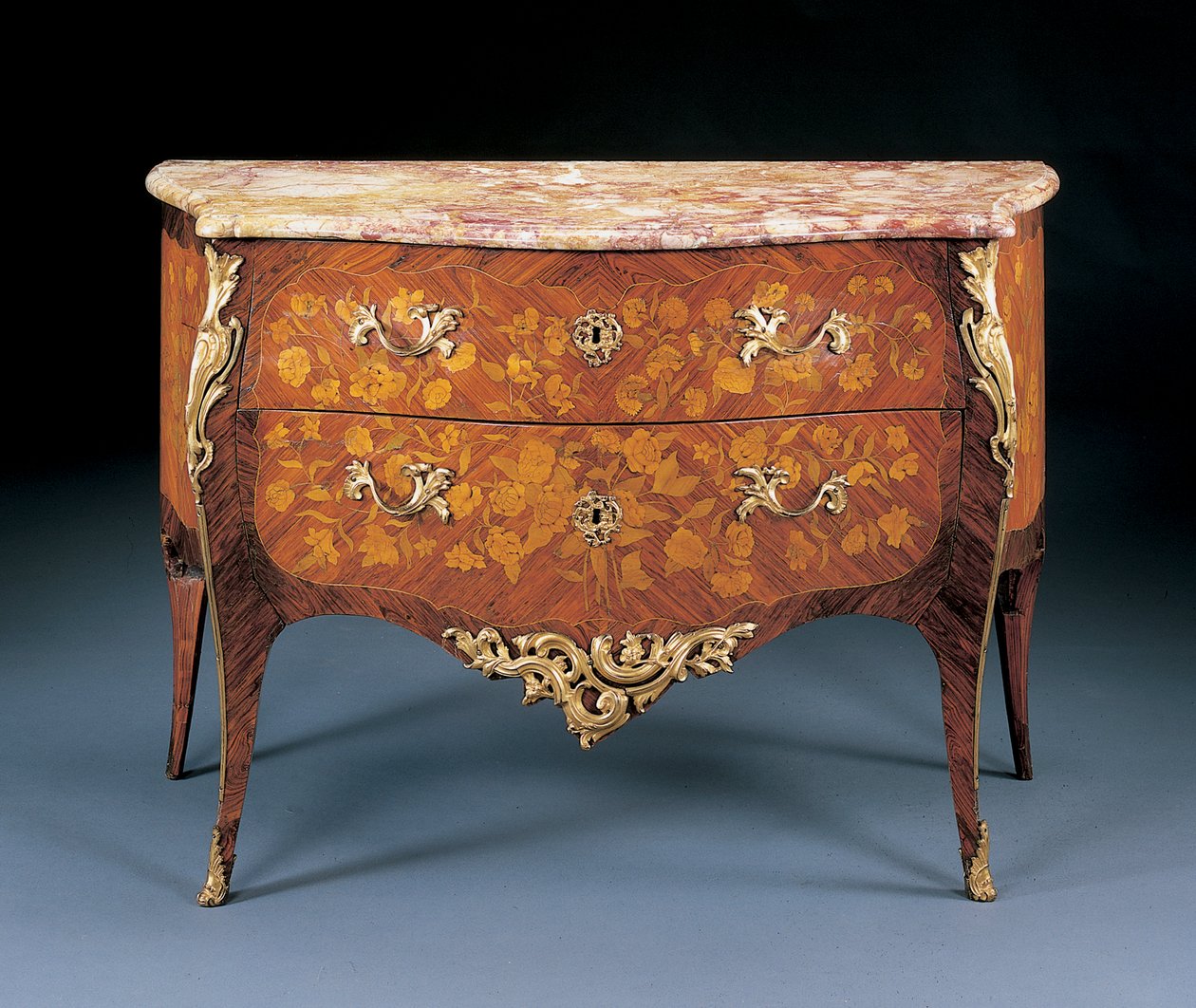 Louis XV komodin, 18. yüzyılın ortaları by Pierre Roussel
