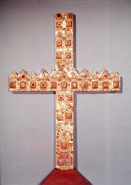 İki krondan yapılmış haç, 1472-88 (altın, ahşap, inciler ve değerli taşlar) by Polish School