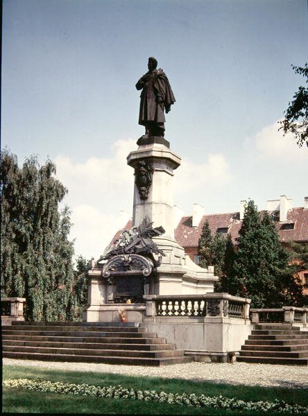 1898 ಟರ್ಕ್‌ನಲ್ಲಿ ಸ್ಥಾಪಿಸಲಾದ ಆಡಮ್ ಮಿಕಿವಿಚ್ಜ್ (1798-1855) ಪ್ರತಿಮೆ by Polish School