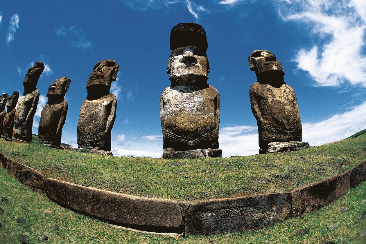 Güzel heykeller, Rapa Nui Ulusal Parkı, Paskalya Adası, Şili by Polynesian Polynesian