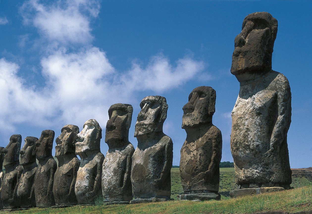 Güzel heykeller, Rapa Nui Ulusal Parkı, Paskalya Adası, Şili by Polynesian Polynesian