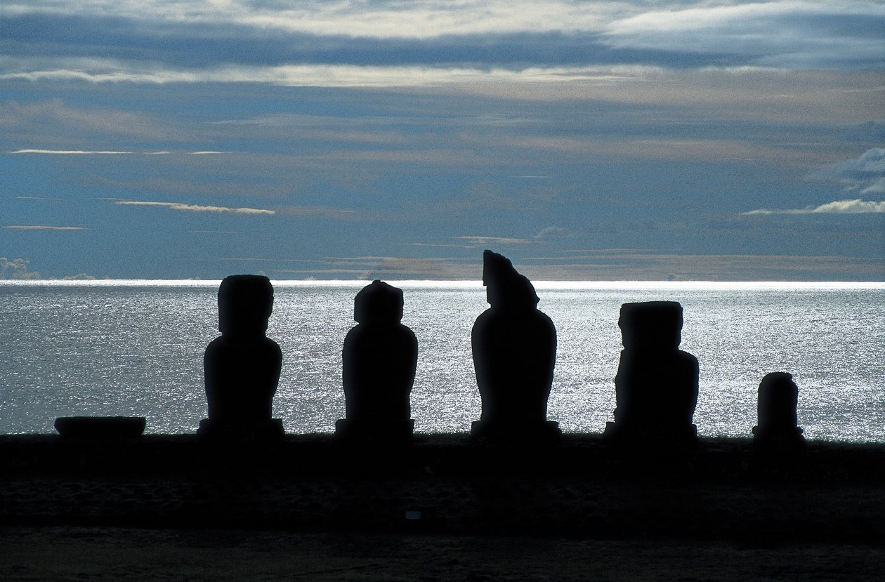 Güzel heykeller, Rapa Nui Ulusal Parkı, Paskalya Adası, Şili by Polynesian Polynesian