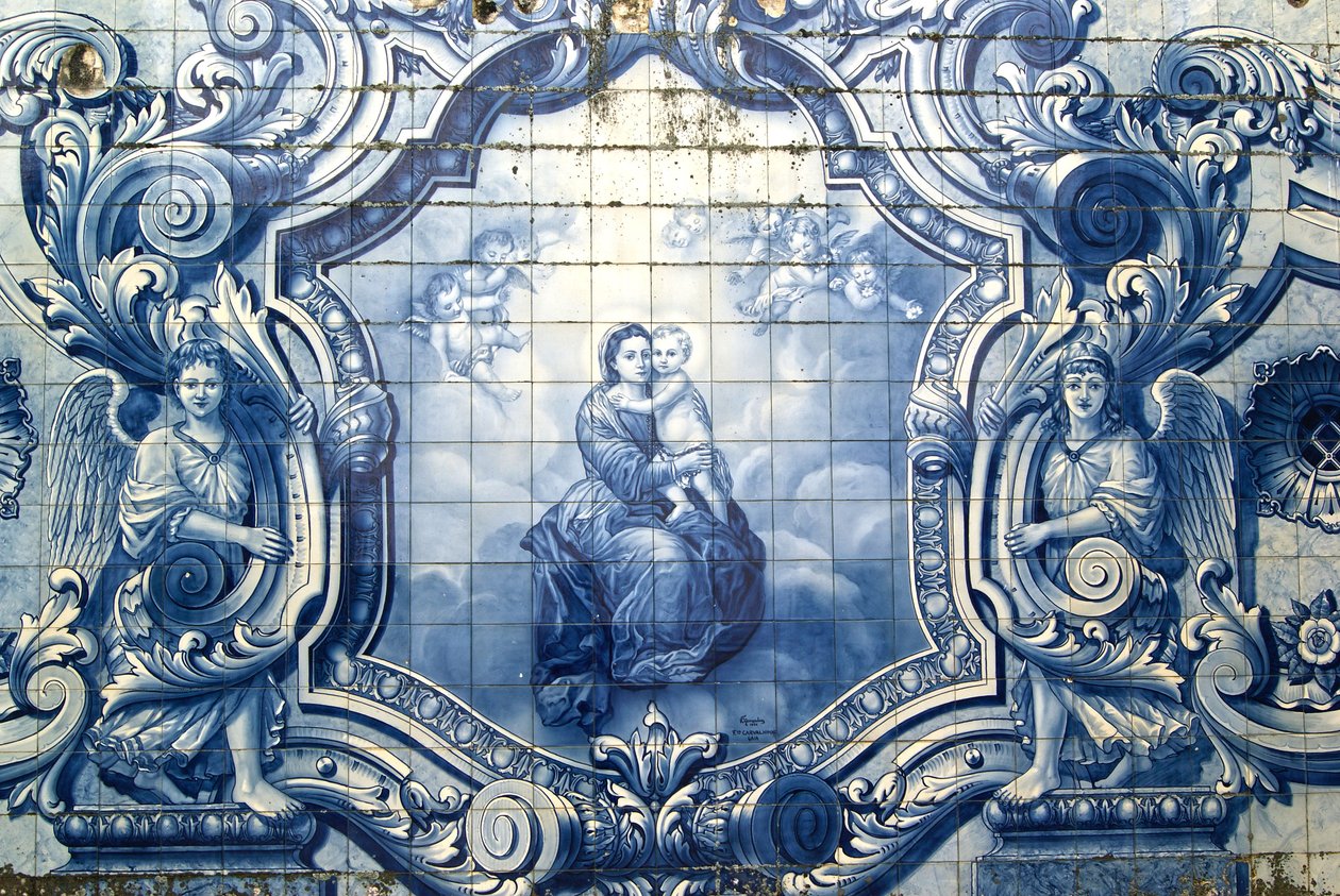 Madonna ve Çocuğu tasvir eden dekoratif panel, Lamego, Portekiz. 1738 (seramik karolar) by Portuguese School