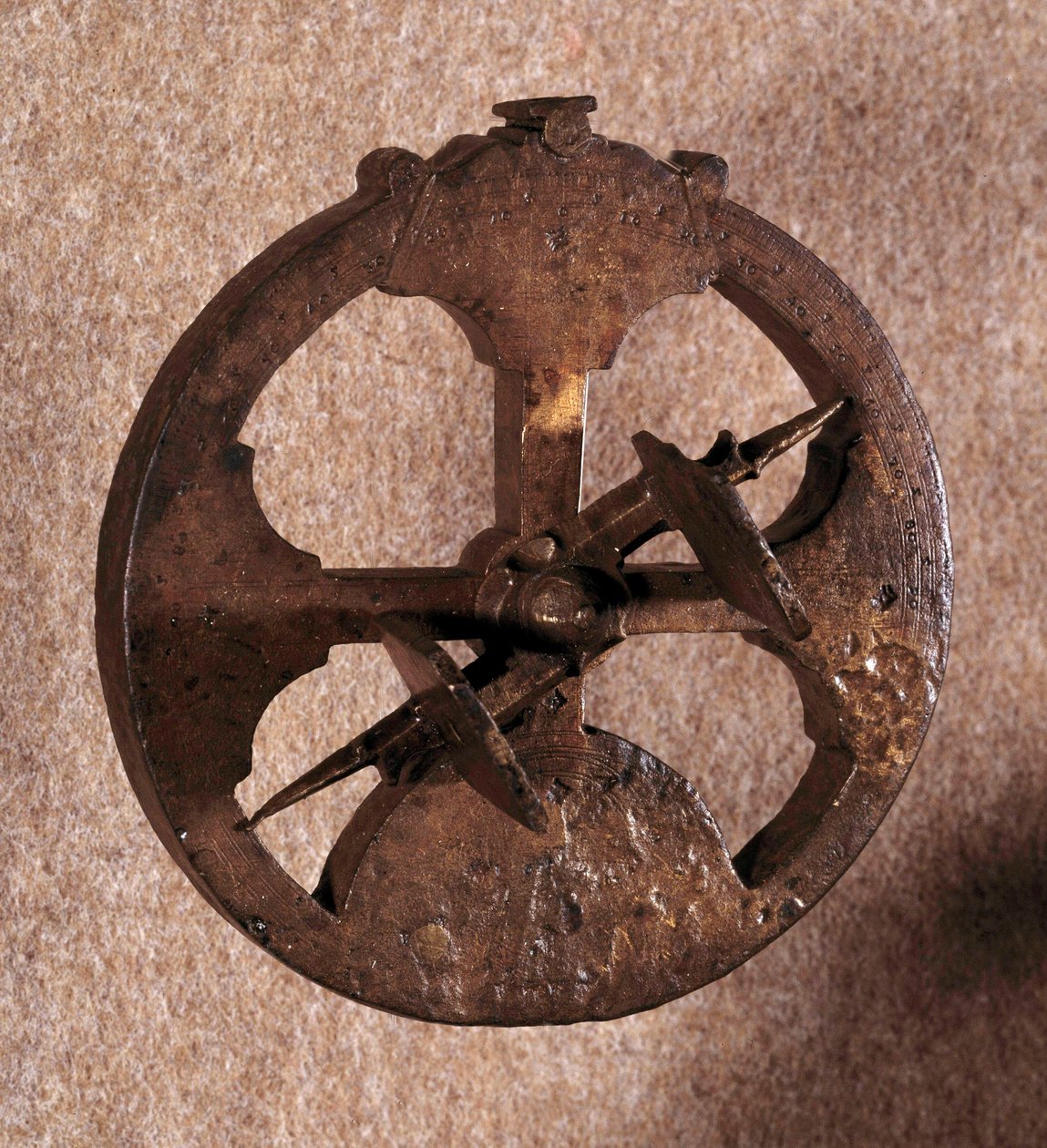 Astrolabe, denizciler tarafından kullanılan astronomik bir ölçüm aleti. Portekiz