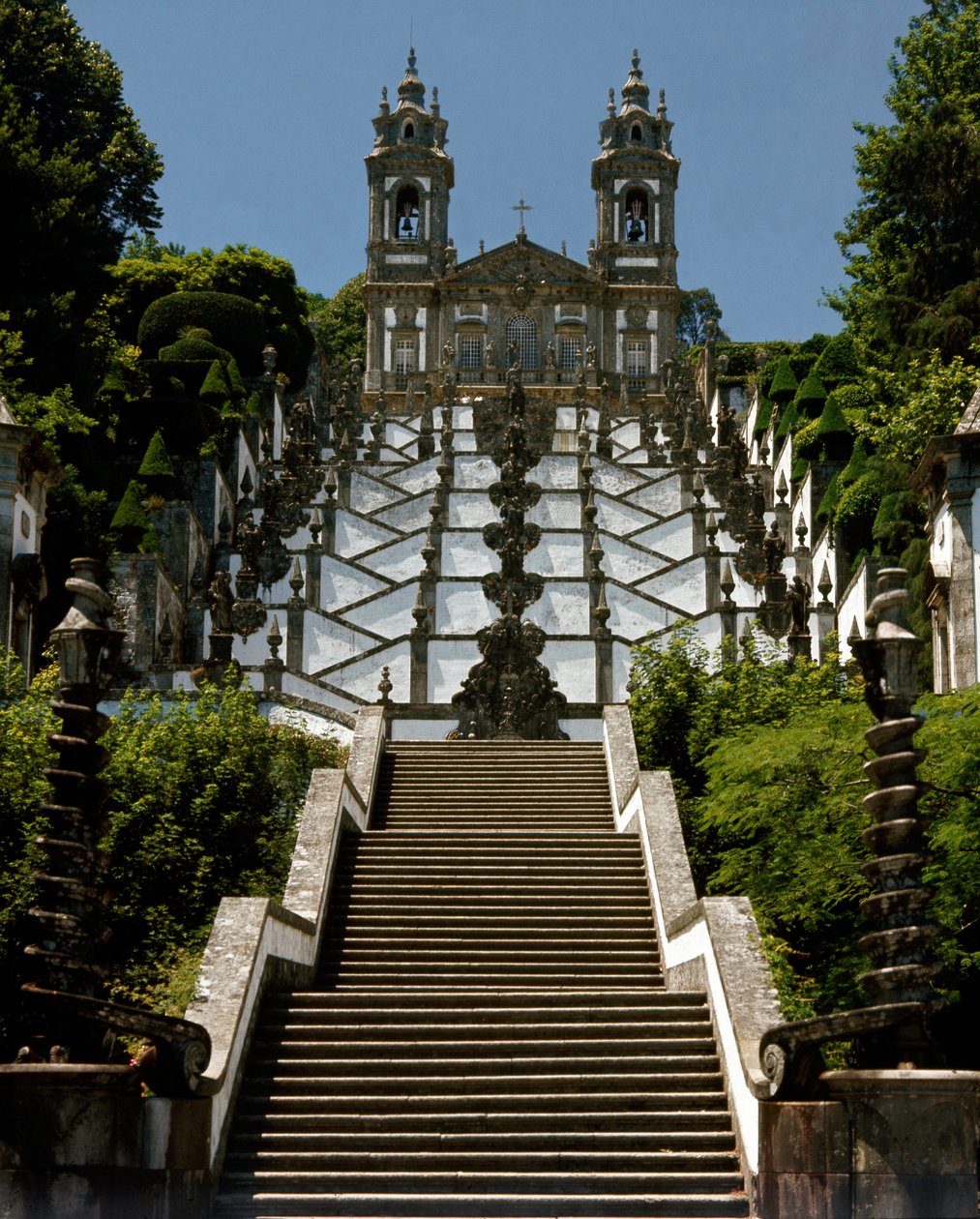 Bom Jesus do Monte tapınağının görünümü by Portuguese School