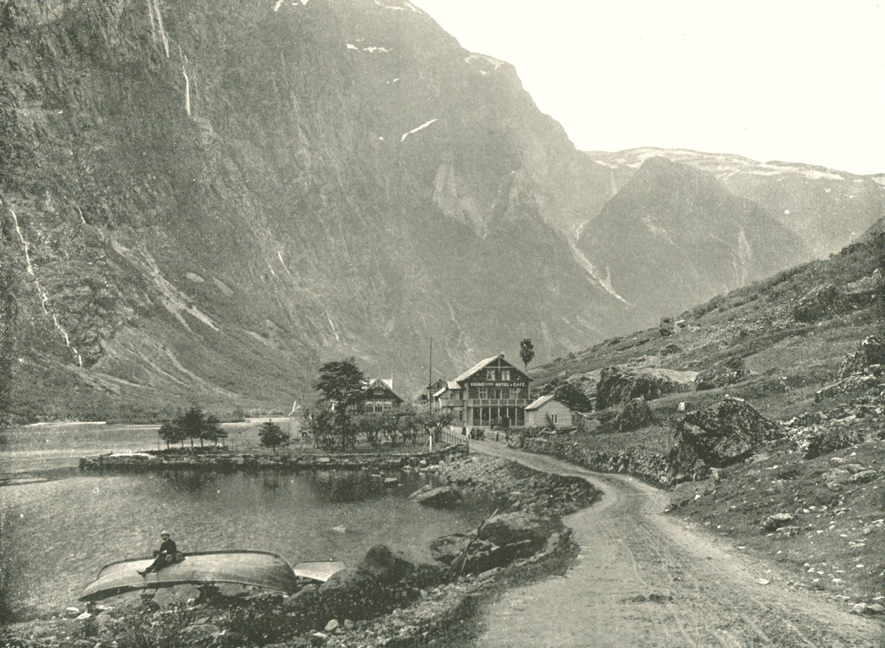 Telefon İstasyonu ve Oteller, Gudvangen, Norveç, 1895. by Poulton and Co