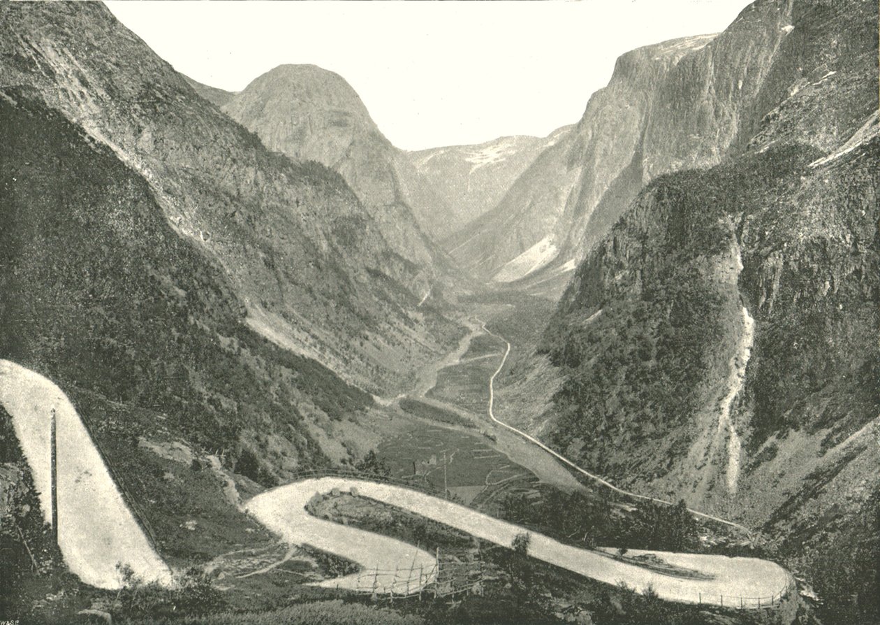 Zig-Zag yolu ve Şelaleler, Stalheim, Norveç, 1895. by Poulton and Co