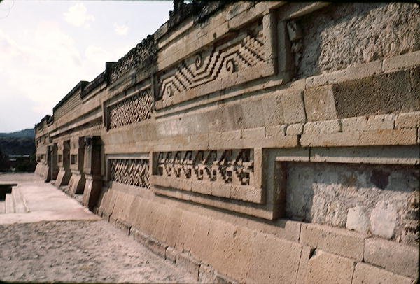 Desenli taş işçiliği ile avlu duvarı by Pre Columbian Pre Columbian
