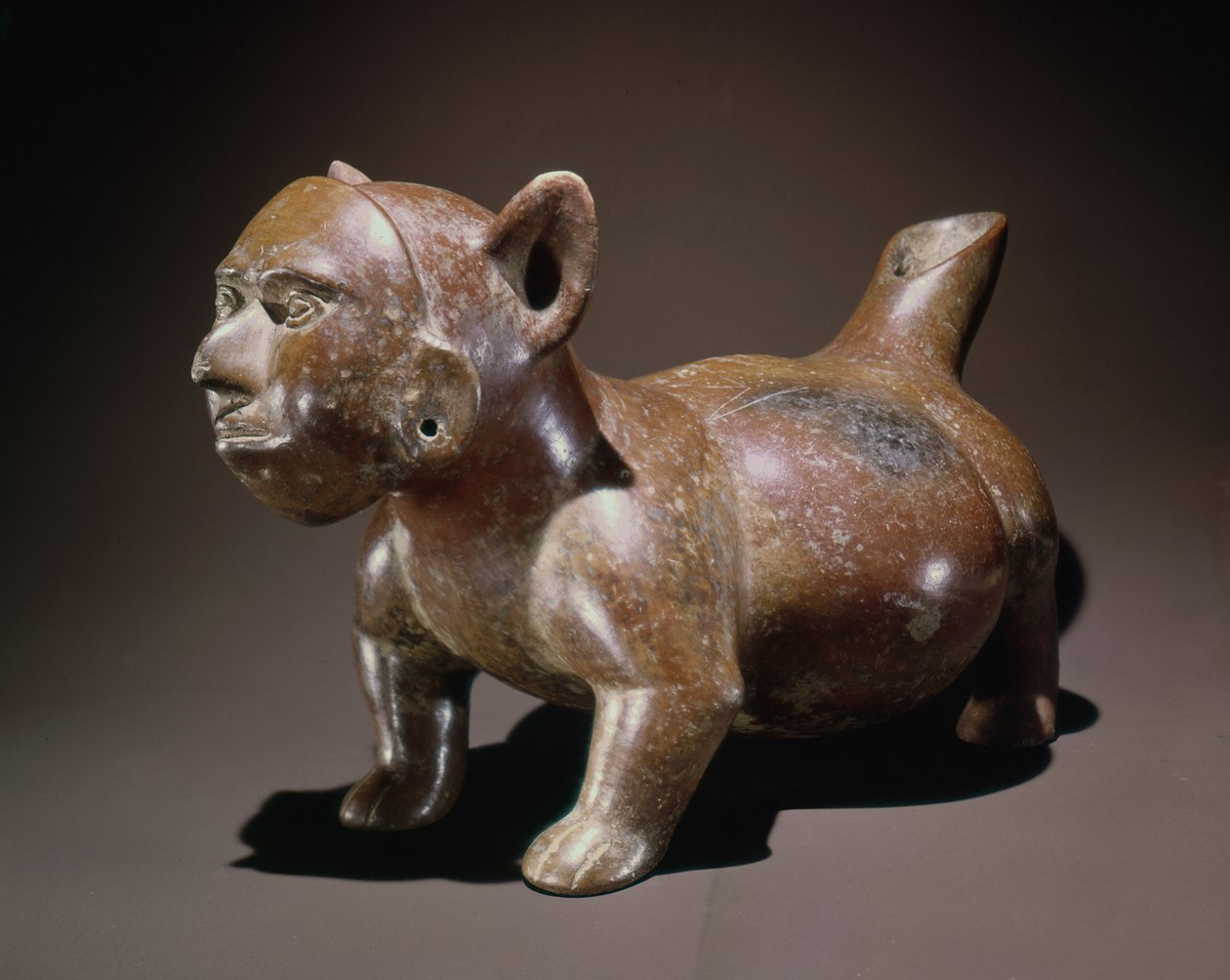 İnsan yüzü şeklinde maske takan bir köpeği temsil eden büstiyer kap, Colima stili (çömlek) by Pre Columbian Pre Columbian