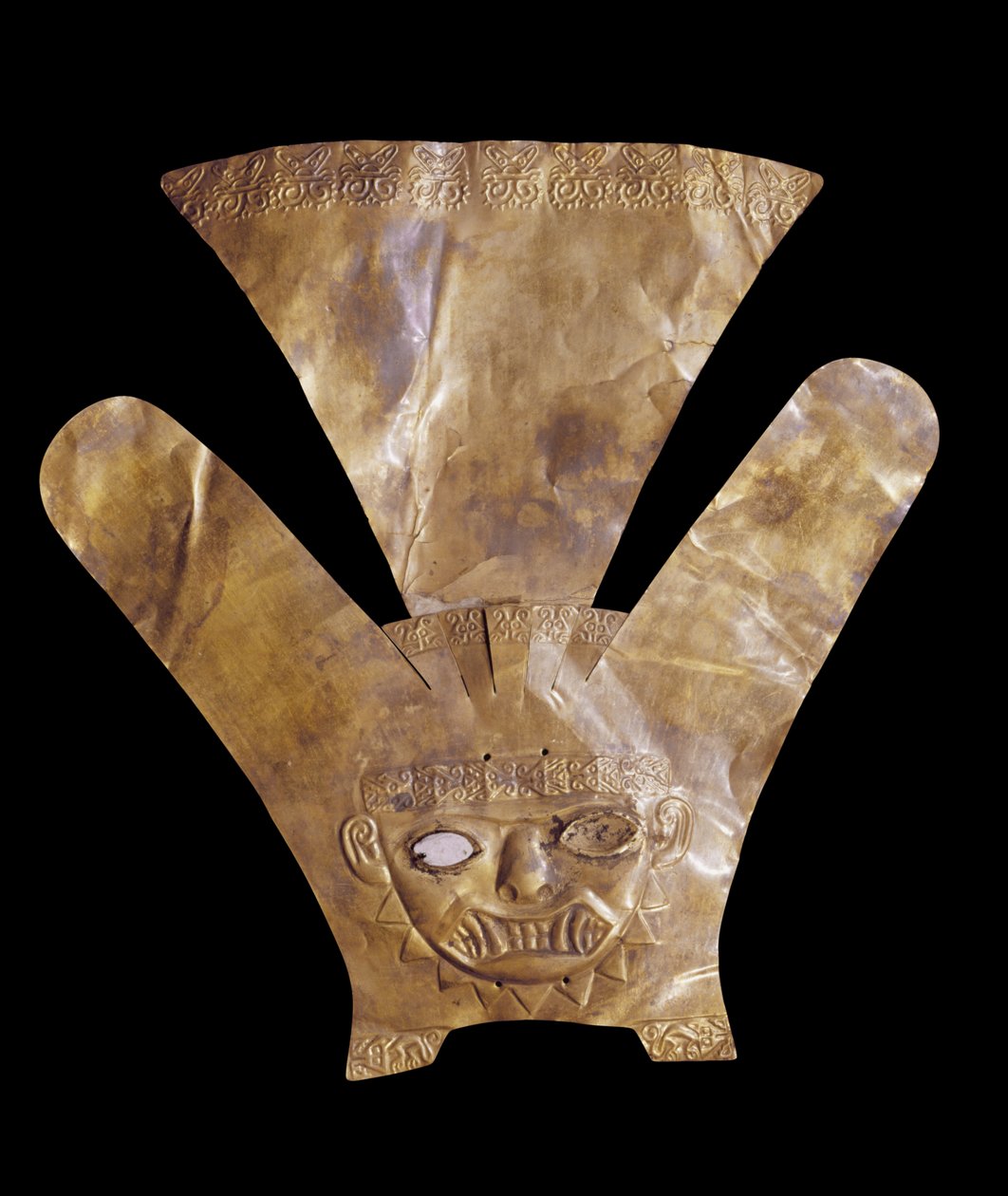 Tüylü bir kedi tanrısını temsil eden baş süsü, Mochica stili (altın) by Pre Columbian Pre Columbian