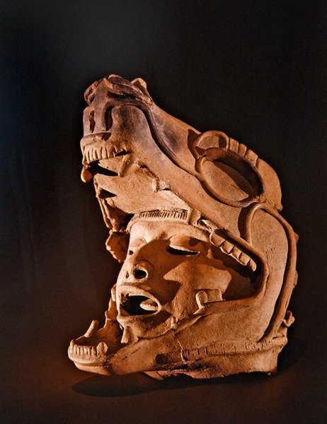 Bir jaguarın ağzındaki insan kafası, Remojadas Kültürü, Vera Cruz (seramik) by Pre Columbian Pre Columbian