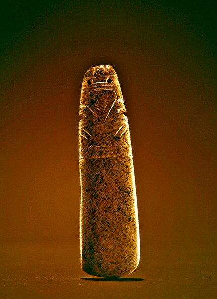 Guacimo, Linea Vieja bölgesinden kazıma balta tanrısı (opak alacalı yeşil yeşim) by Pre Columbian Pre Columbian