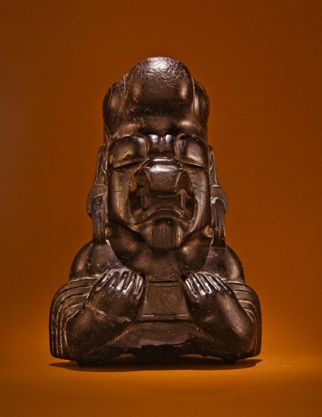 Erkek figürü, Olmec Kültürü (yeşil serpantin) by Pre Columbian Pre Columbian