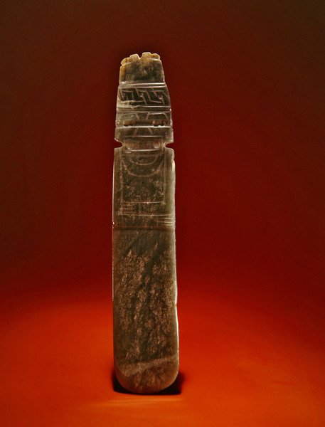 Olmecoid balta tanrısı, Guacimo, Linea Vieja bölgesinden (yarı saydam koyu mavi-yeşil yeşim) by Pre Columbian Pre Columbian