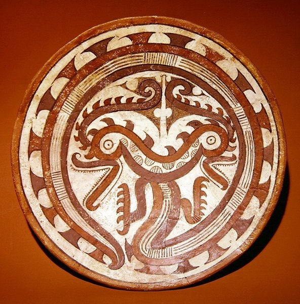 Kıvrılmış bir yılan gövdesi üzerinde ikiz timsah başlarını gösteren plaka, Geç Kokle tarzı (seramik) by Pre Columbian Pre Columbian