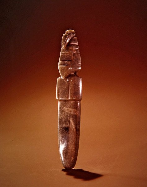 Guacimo, Linea Vieja bölgesinden sivri uçlu kuş baltası (yarı saydam mavi-yeşil benekli yeşim) by Pre Columbian Pre Columbian