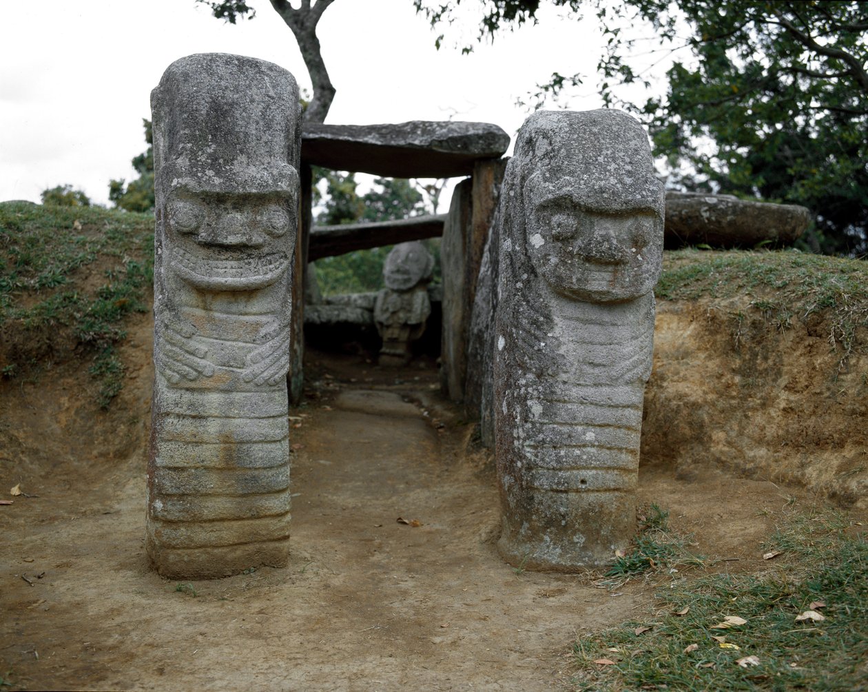 Zoomorfik karyatidlerin megalitik heykeli by Pre Columbian Pre Columbian