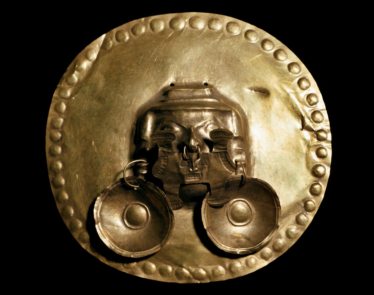 Kolomb öncesi uygarlık Calima: altın pektoral. 7-15. yüzyıl Bogota, Kolombiya Altın Müzesi by Pre Columbian Pre Columbian
