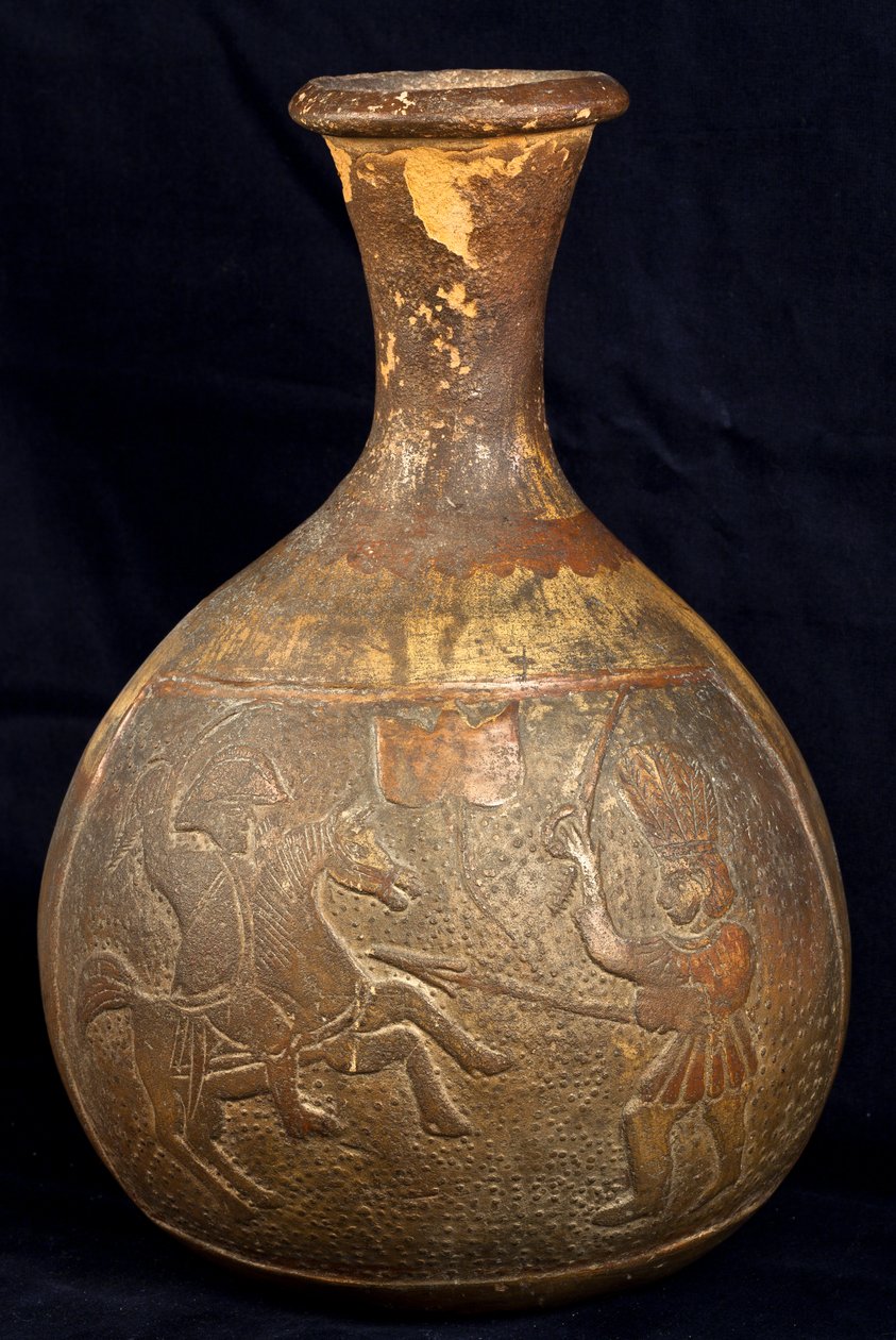 Bir atlı ile yaya bir savaşçı arasındaki mücadeleyi tasvir eden şişe (pişmiş toprak) by Precolombian Precolombian