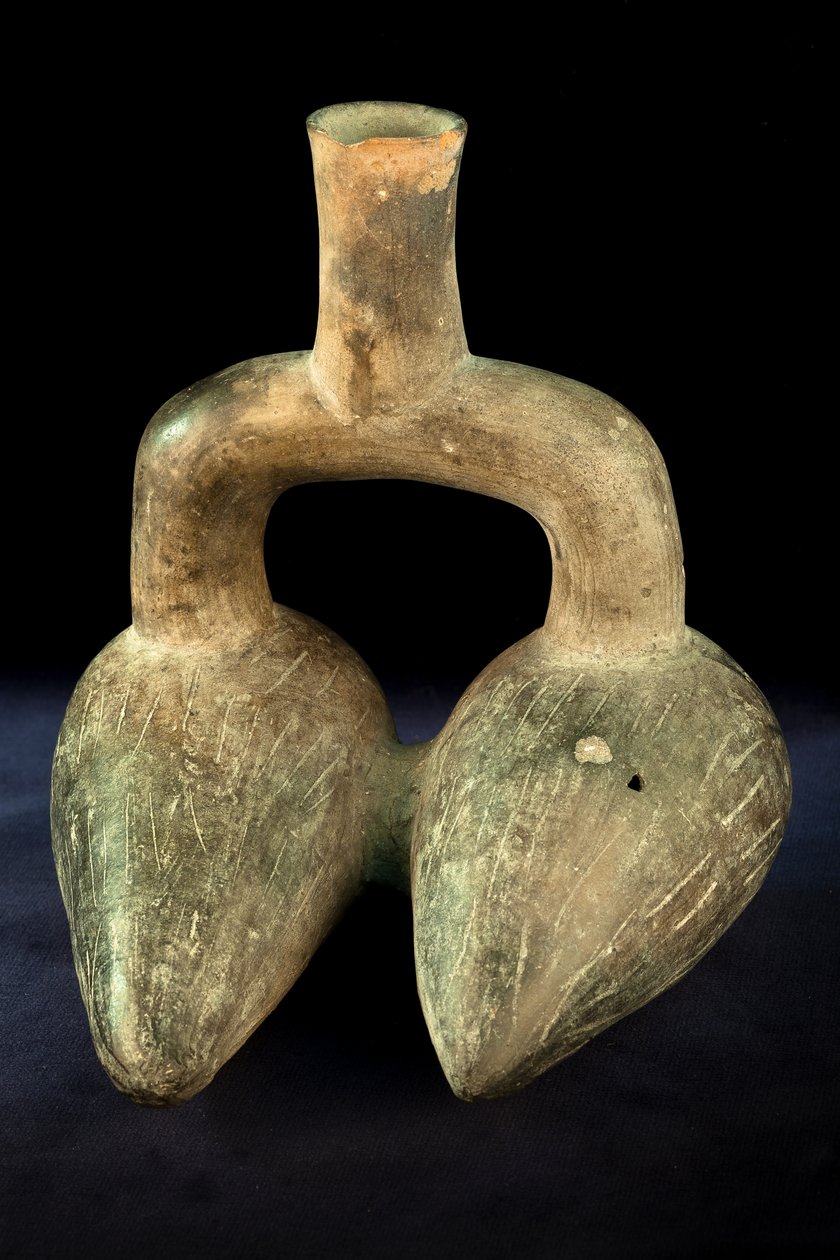 Çift gövdeli ve üzengi saplı fitomorf seramik / Art pr (terracotta) by Precolombian Precolombian