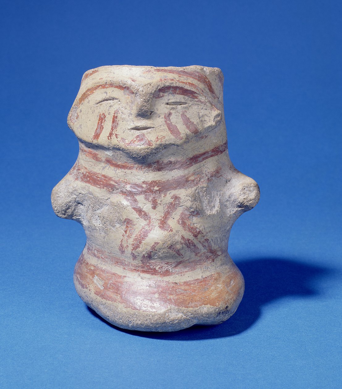 İnsan şeklinde kap, Hacılar, Türkiye, yaklaşık MÖ 5500 (boyalı çanak çömlek) by Prehistoric