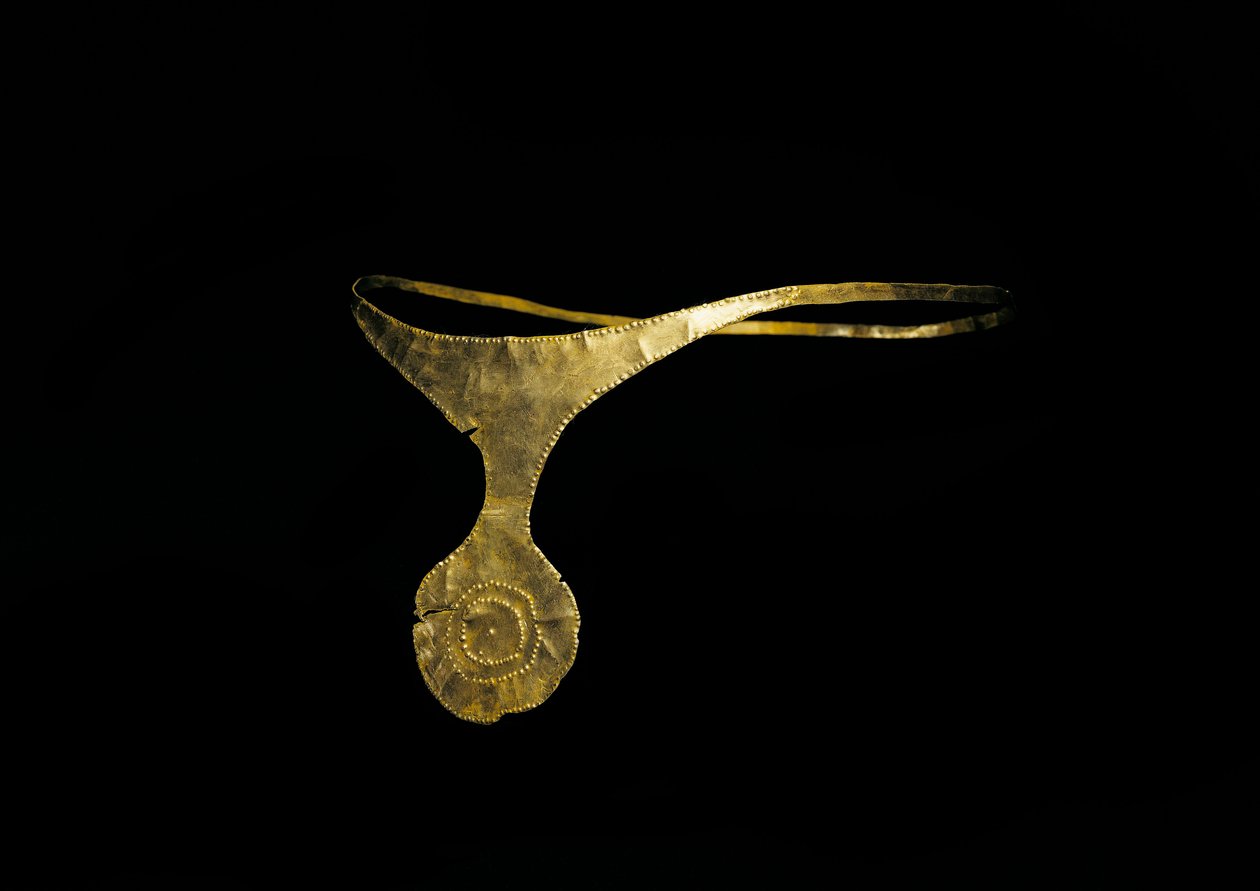 Tarih öncesi sanat, Tunç Çağı. “El Argar” Kültürü. Altın “Caravaca veya Cehegin” diademi. Madrid Arkeoloji Müzesi, İspanya by Prehistoric Prehistoric