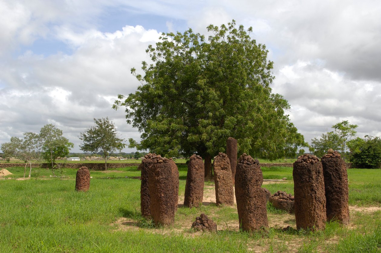 Tarih Öncesi: Wassu, Gambiya'dan megalitik taş çemberi (fotoğraf) by Prehistoric Prehistoric