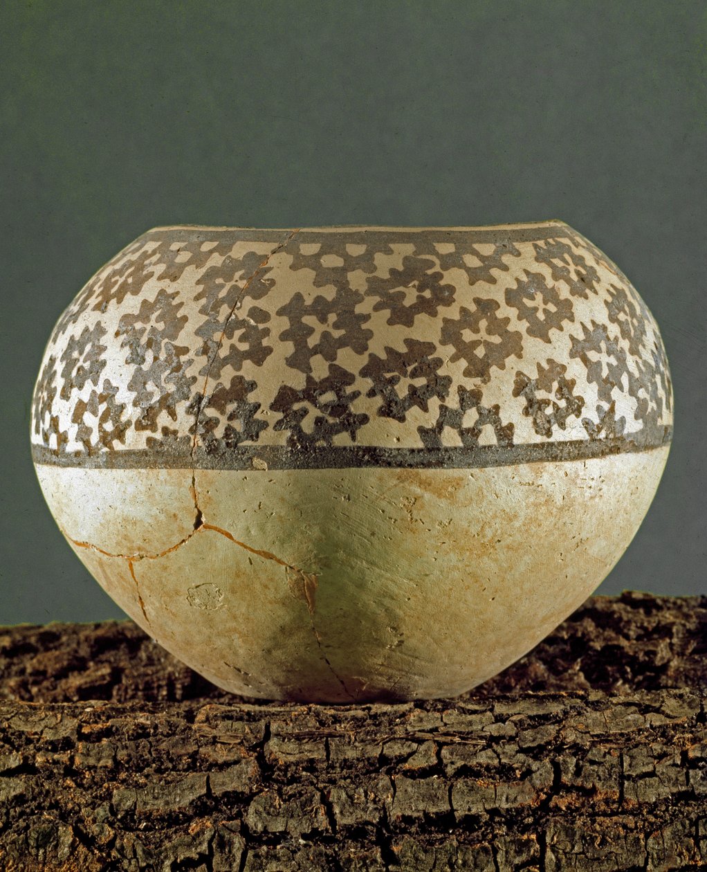 Prehistorya: Gheoksjur (Güney Türkmenistan) bölgesinden Anau tipi geometrik süslemeli kil vazo. MÖ 4000-3500 Eneolitik, Bakır Çağı. Saint Petersburg, Hermitage Müzesi, Rusya by Prehistoric Prehistoric