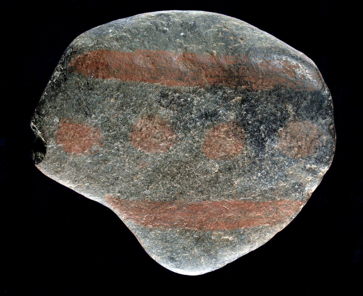 Prehistorya: Azilian döneminden kalma boyalı çakıl. 9000 M.Ö. Saint-Germain-en-Laye, Ulusal Arkeoloji Müzesi by Prehistoric Prehistoric