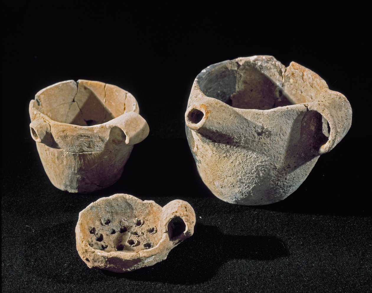 Prehistorya: çeşitli sofra aksesuarları. Demir Çağı. Umbria