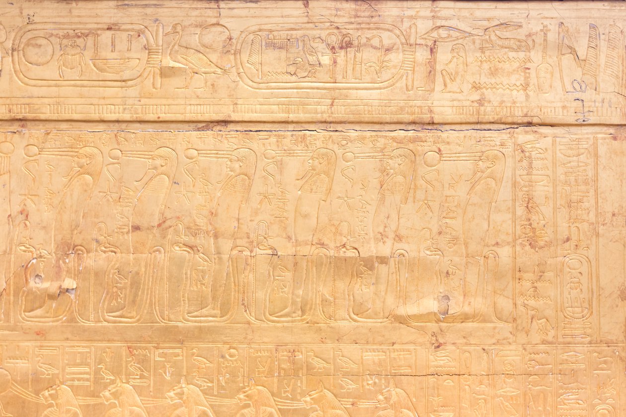 Tutankhamun'un mezar odasının dış altın tapınağı, Mısır Müzesi, Kahire, Mısır by Prehistoric Prehistoric