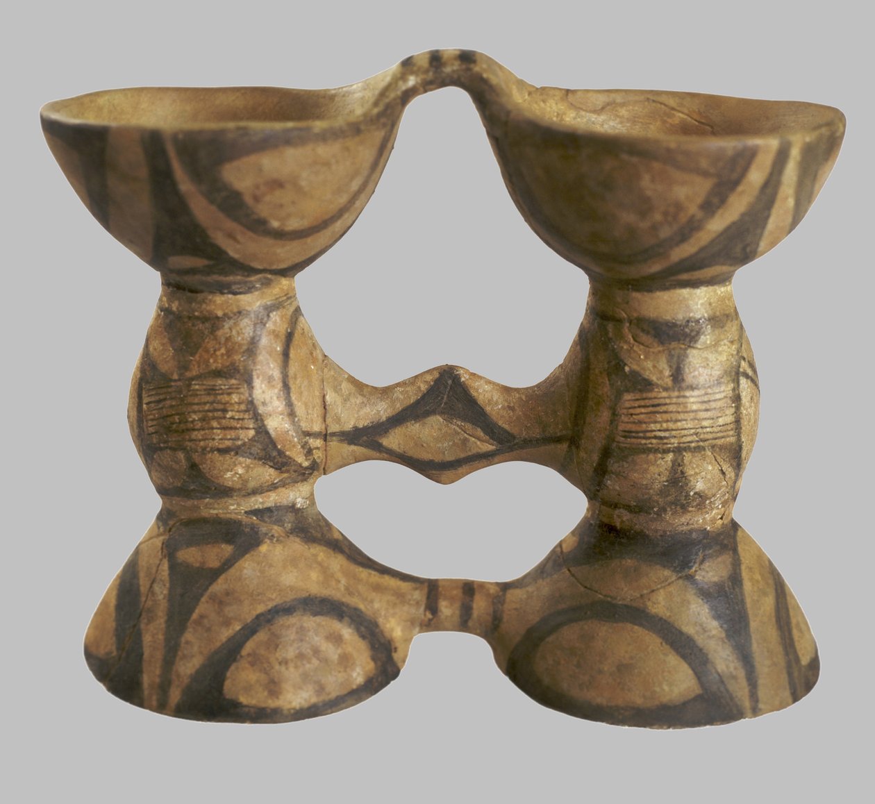 Binoküler Biçimli Gemi, MÖ 4250-3850 by Prehistoric Russian Culture