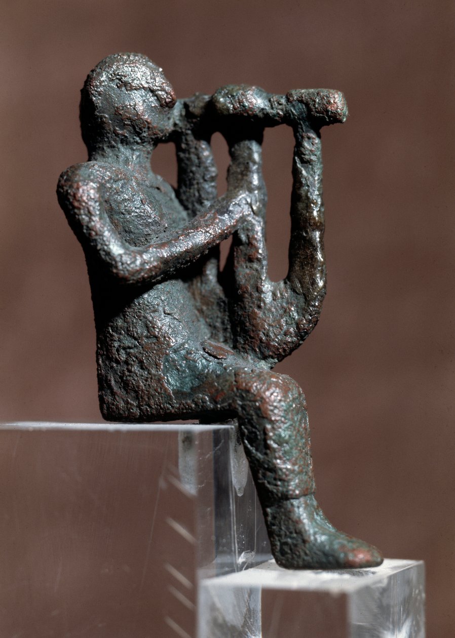 Citar çalan müzisyen (bronz heykelcik, MÖ 4.-2. yy) by Punic