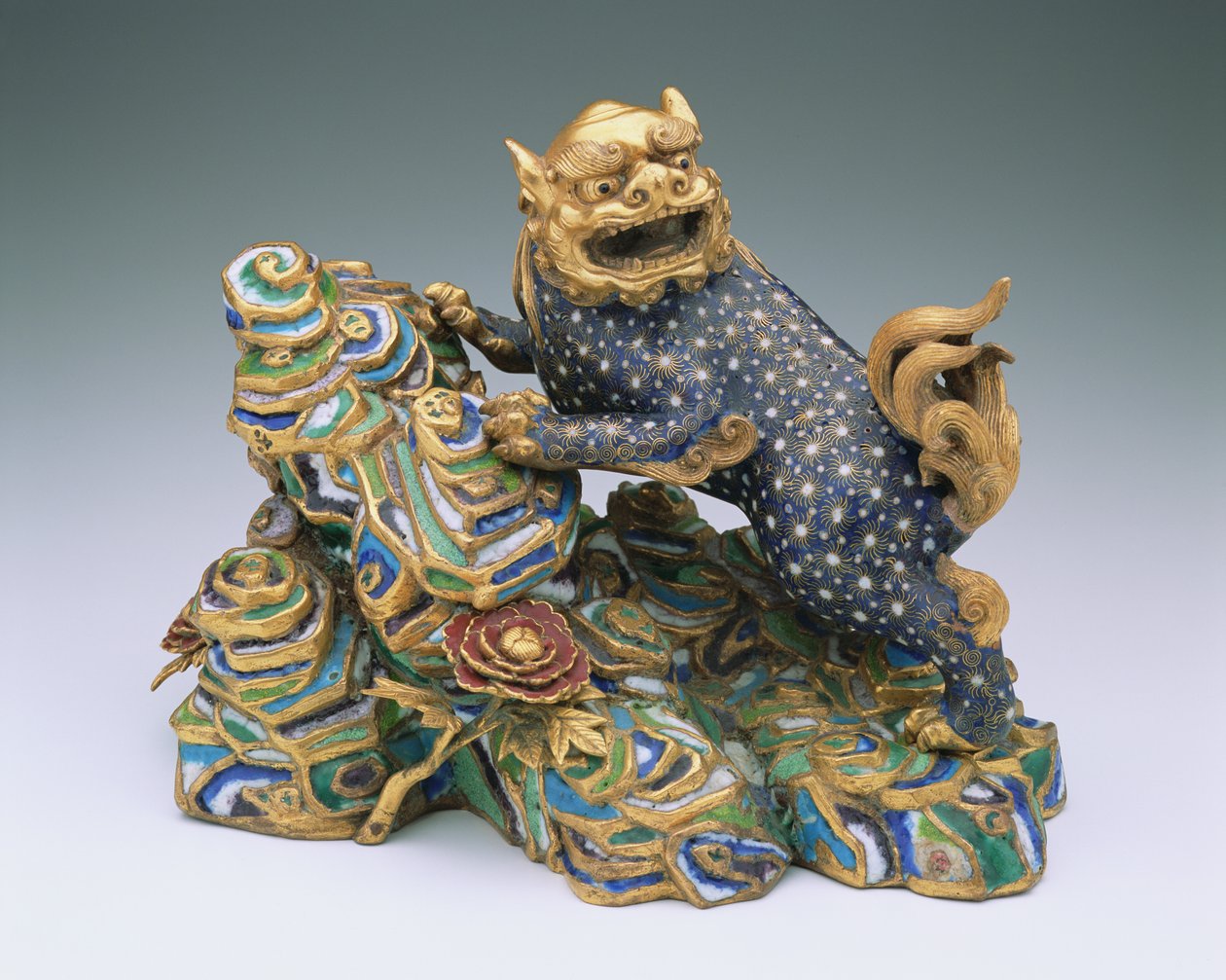 Taş işçiliği üzerinde bir aslan figürü (emaye işi emaye) by Qing Dynasty Chinese School