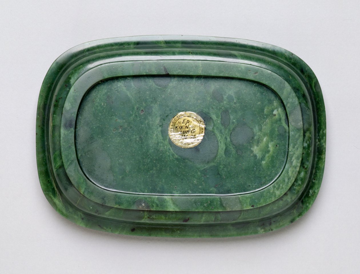 Imperial Dolap Kapağı, Qianlong Dönemi (1736-95) (yeşim taşı) (ayrıca bkz. 193799 ve 193853) by Qing Dynasty Chinese School