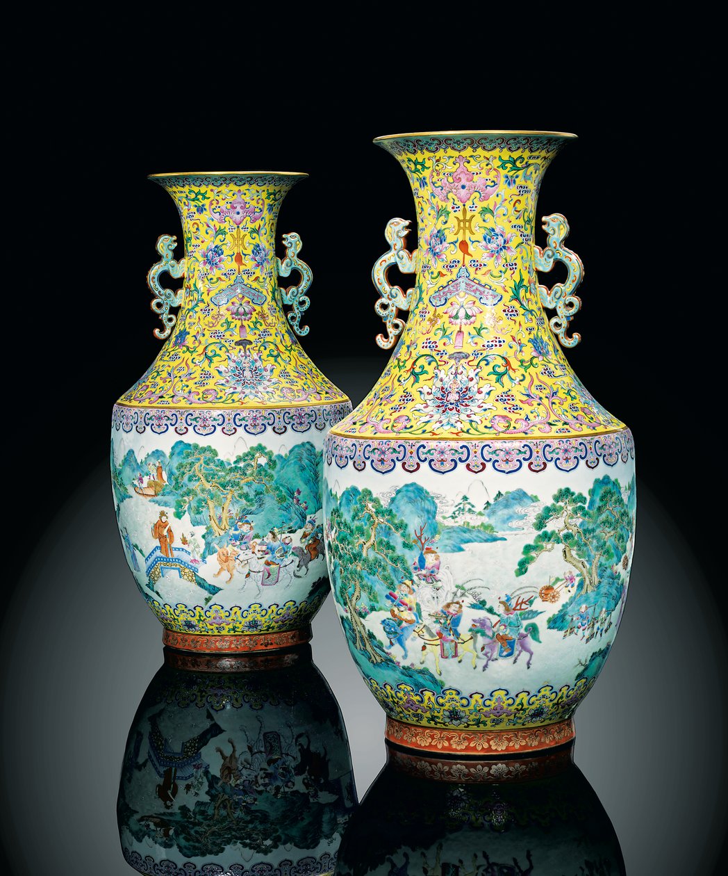 Bir Çift Imperial Famille Gül Vazoları (seramik) by Qing Dynasty   Jiaqing Period Chinese School