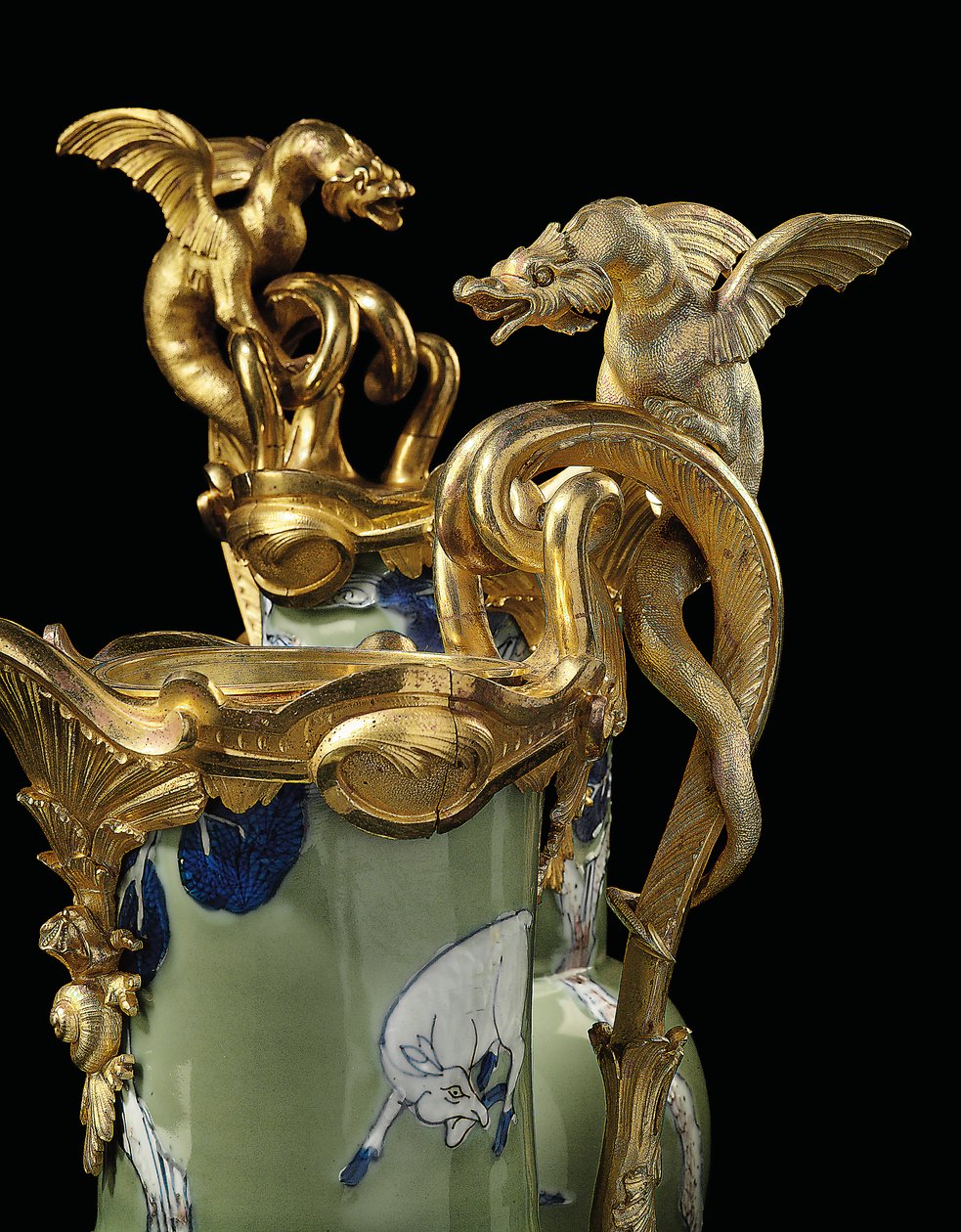 Bir çift Louis XV ibrik, porselen 1662-1722, montaj c.1745-49 (ormolu monte porselen) by Qing Dynasty   Kangxi Period Chinese School