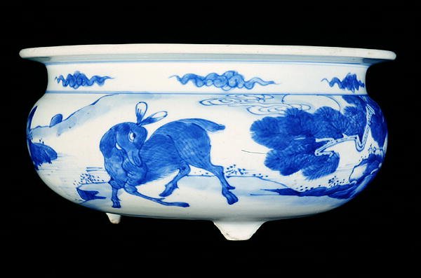 Sıraltı mavisi ile boyanmış buhurdanlık, bir manzarada geyik ile, Kangxi dönemi (1662-1722) (porselen) by Qing Dynasty Chinese School