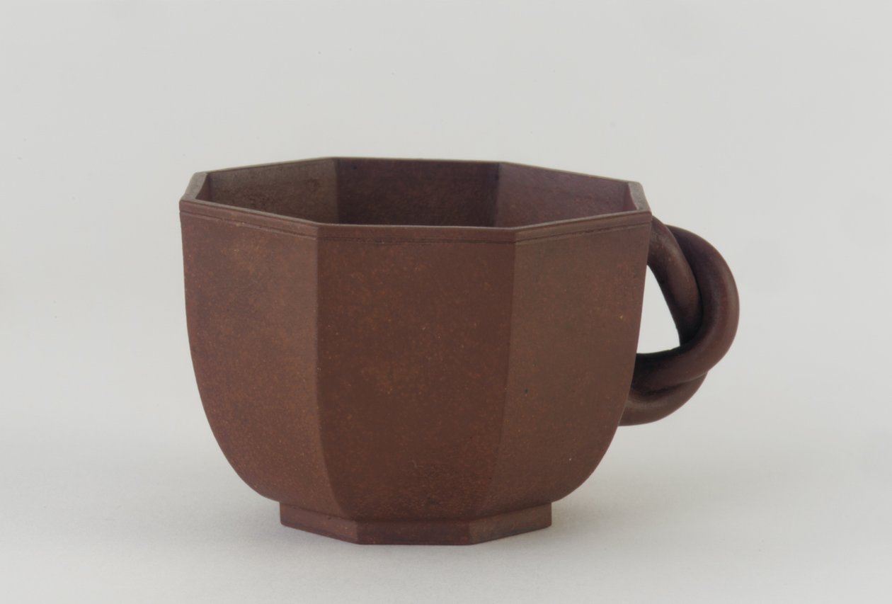 Sekizgen fincan, Chengzhai, muhtemelen 19. yüzyıl (sırsız seramik kil) by Qing Dynasty Chinese School